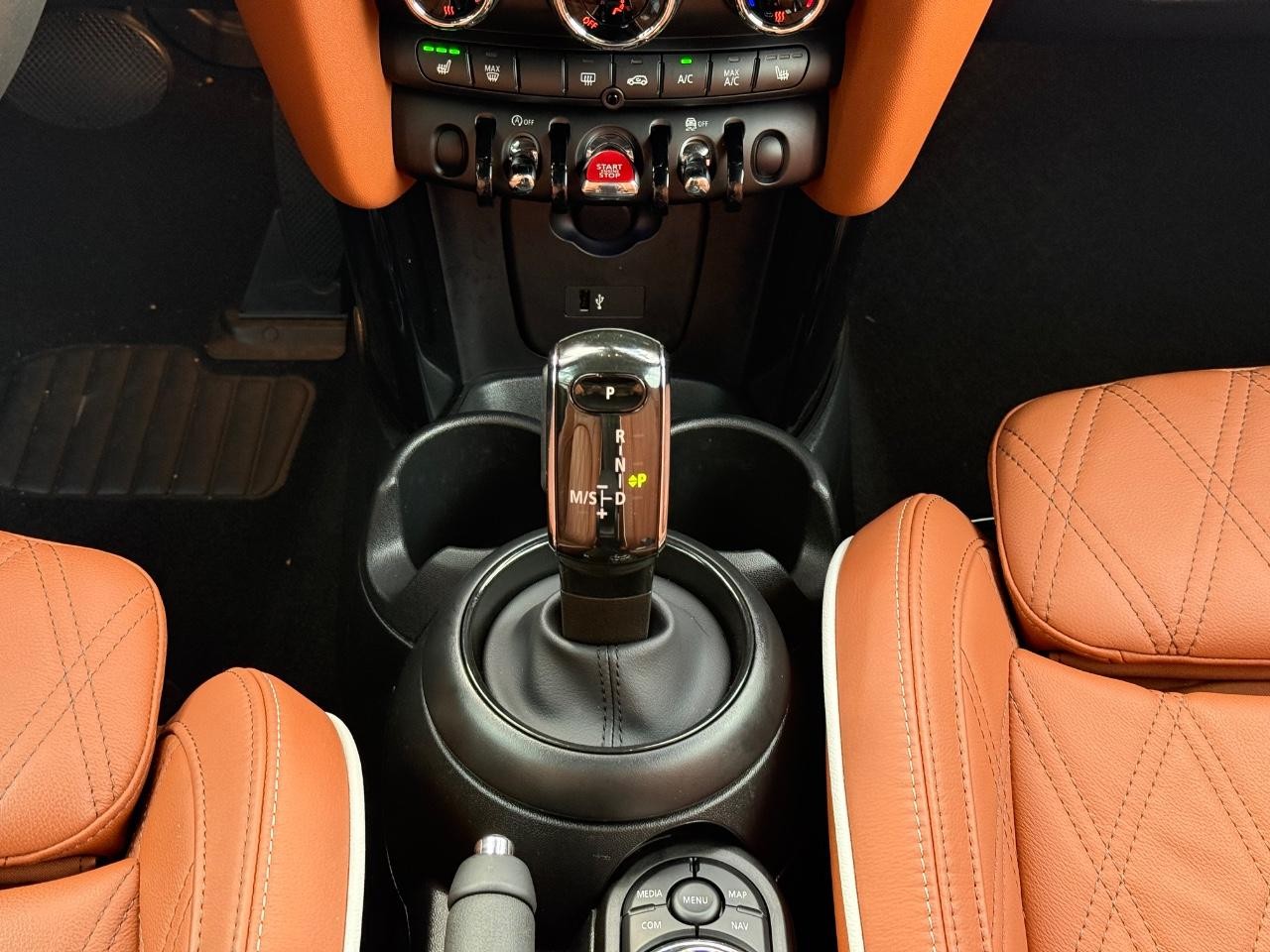 MINI Convertible Vehicle Image 13