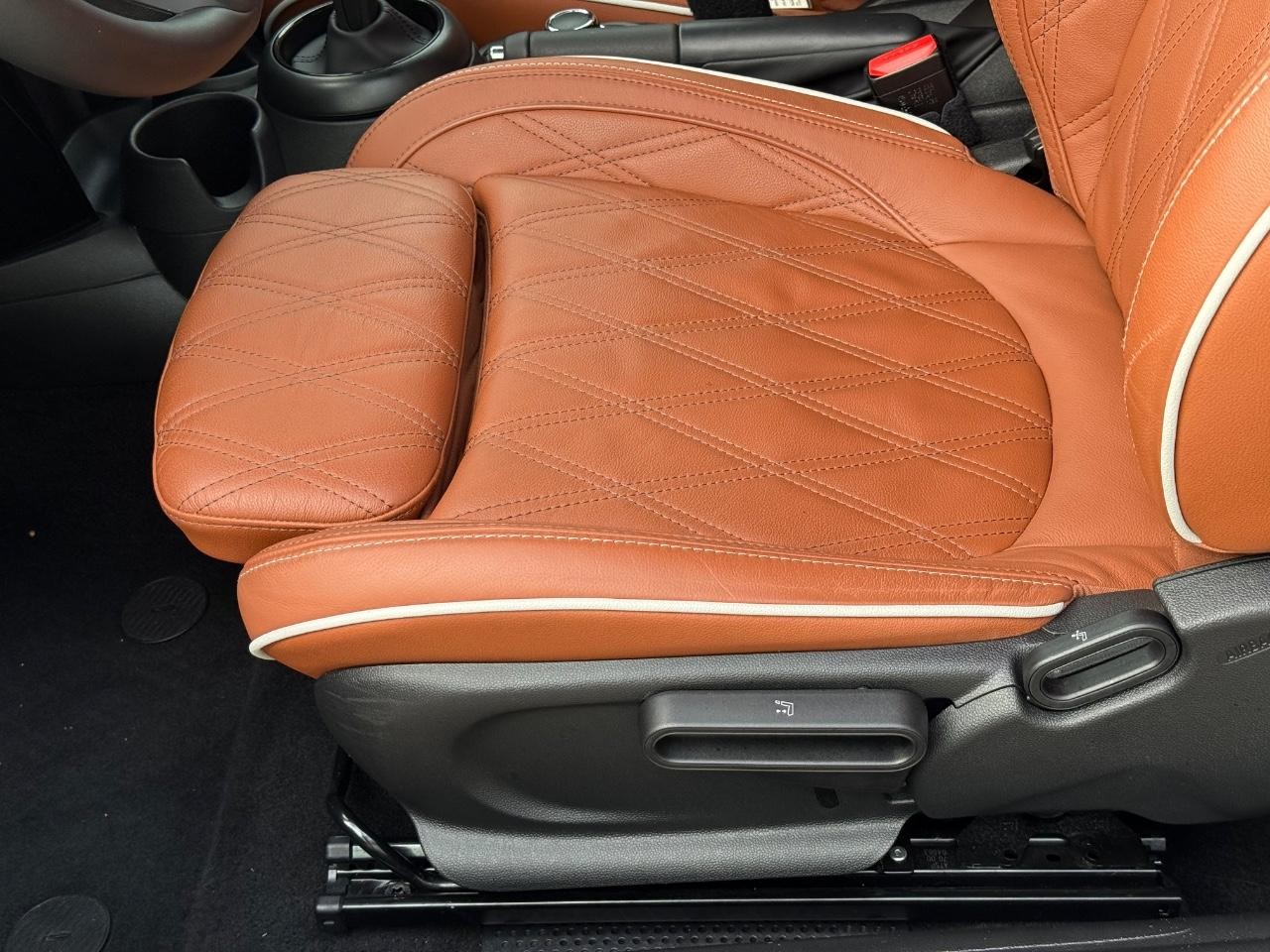 MINI Convertible Vehicle Image 23