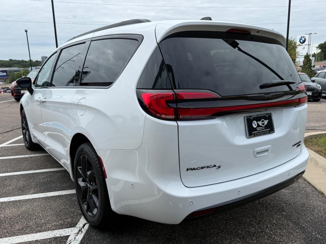 Chrysler Pacifica Vehicle Image 06