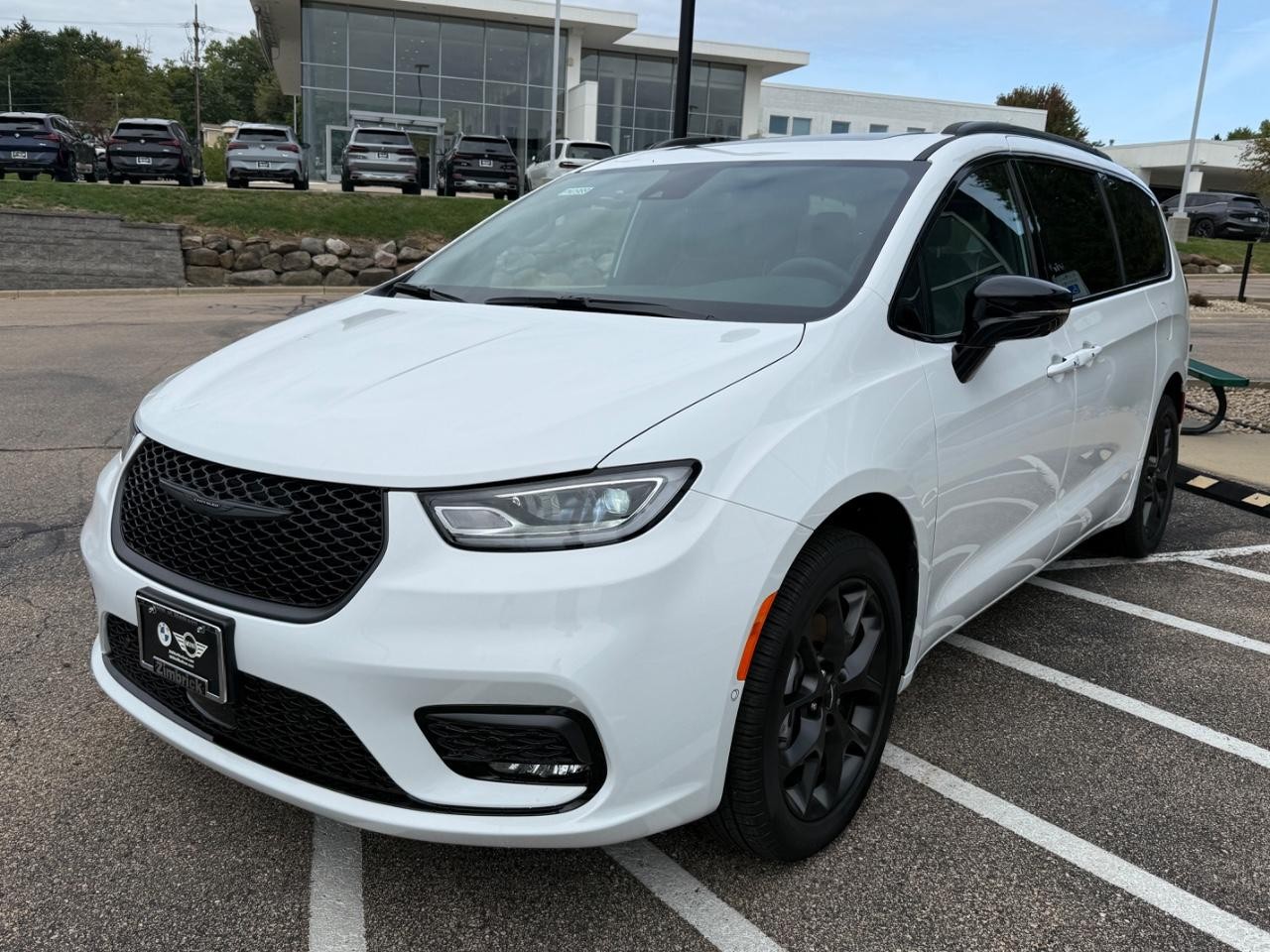 Chrysler Pacifica Vehicle Image 08