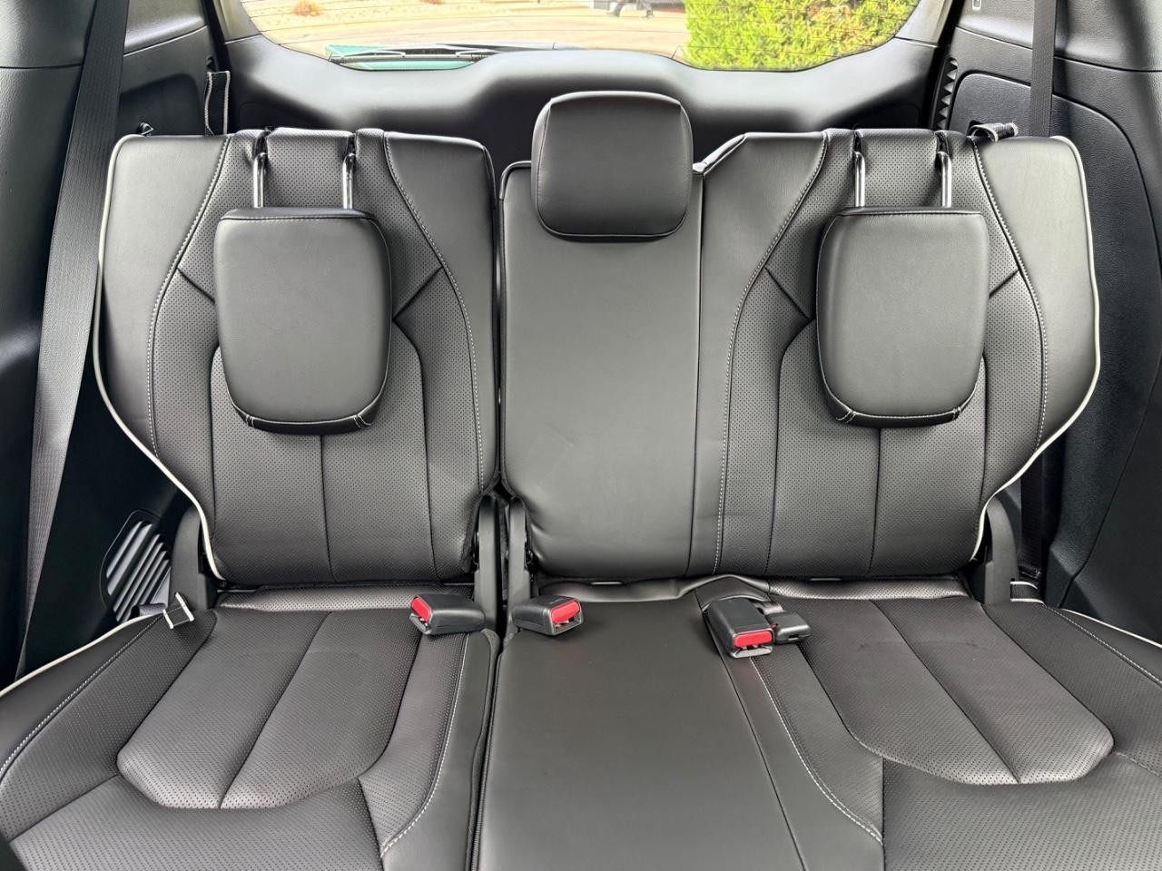 Chrysler Pacifica Vehicle Image 11