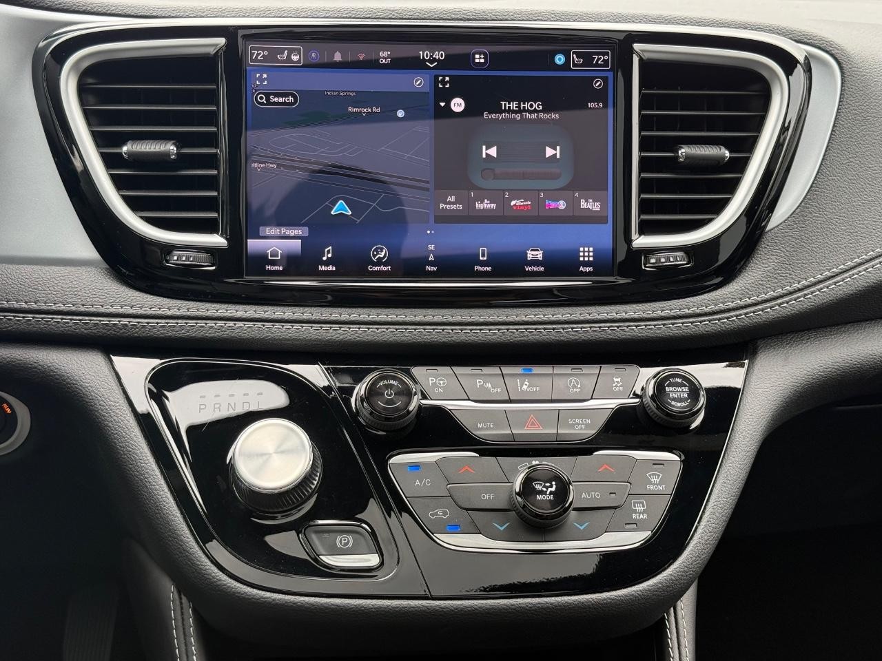 Chrysler Pacifica Vehicle Image 13
