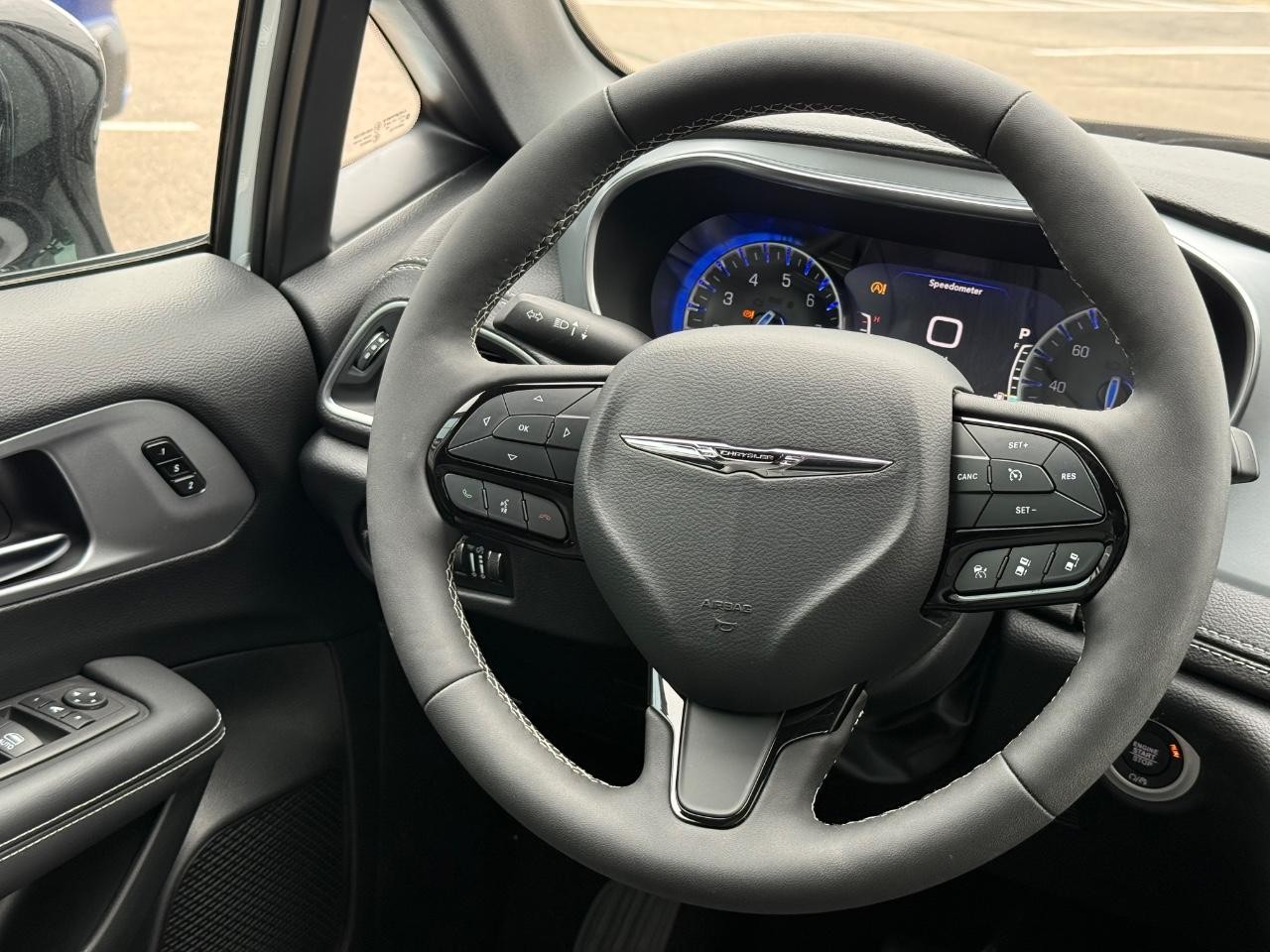 Chrysler Pacifica Vehicle Image 14