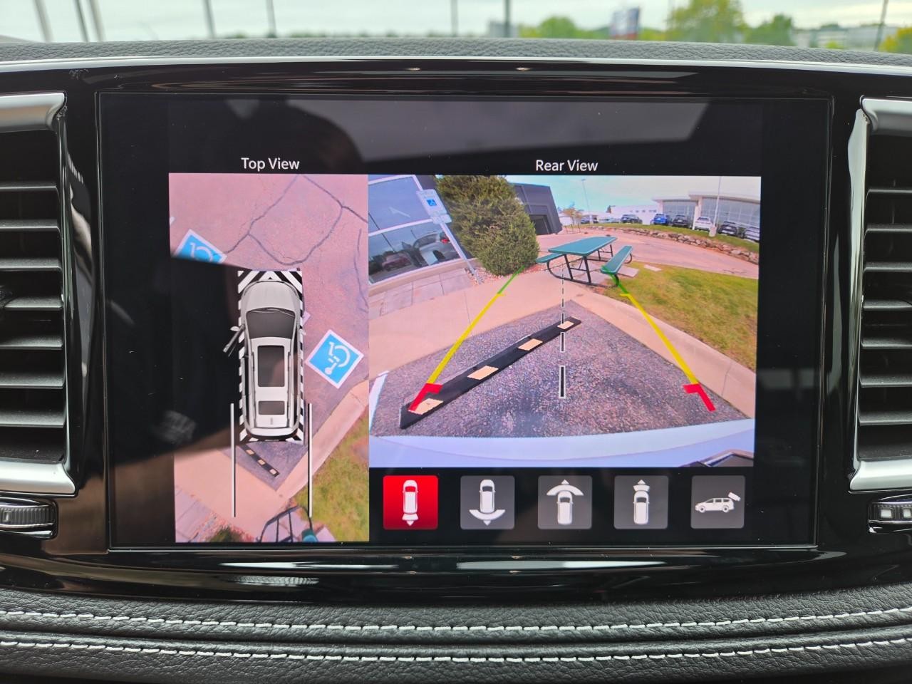 Chrysler Pacifica Vehicle Image 20