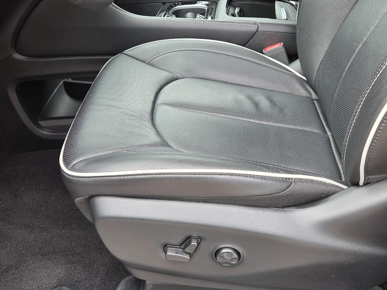 Chrysler Pacifica Vehicle Image 23