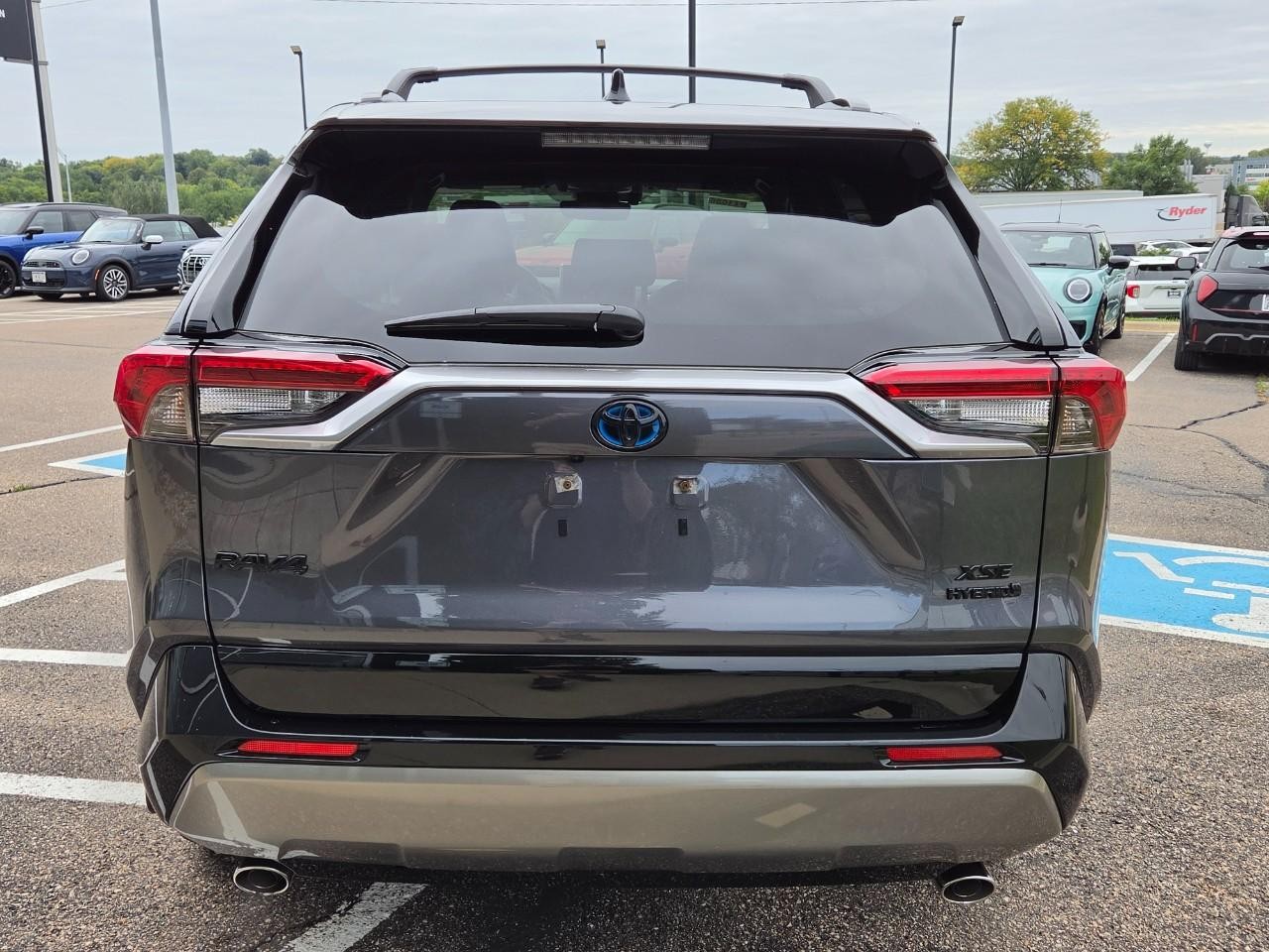 Toyota RAV4 Vehicle Image 04