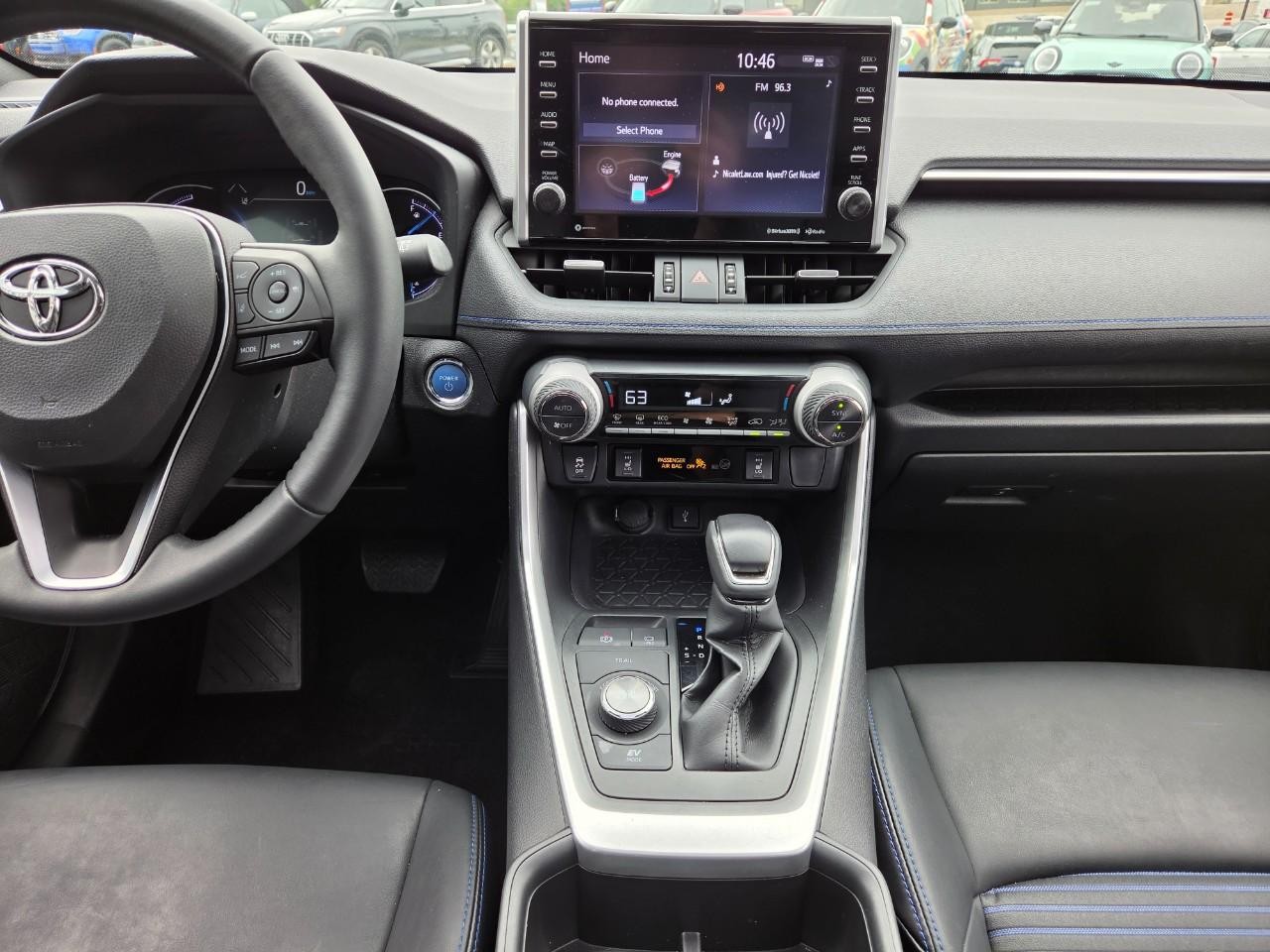 Toyota RAV4 Vehicle Image 10