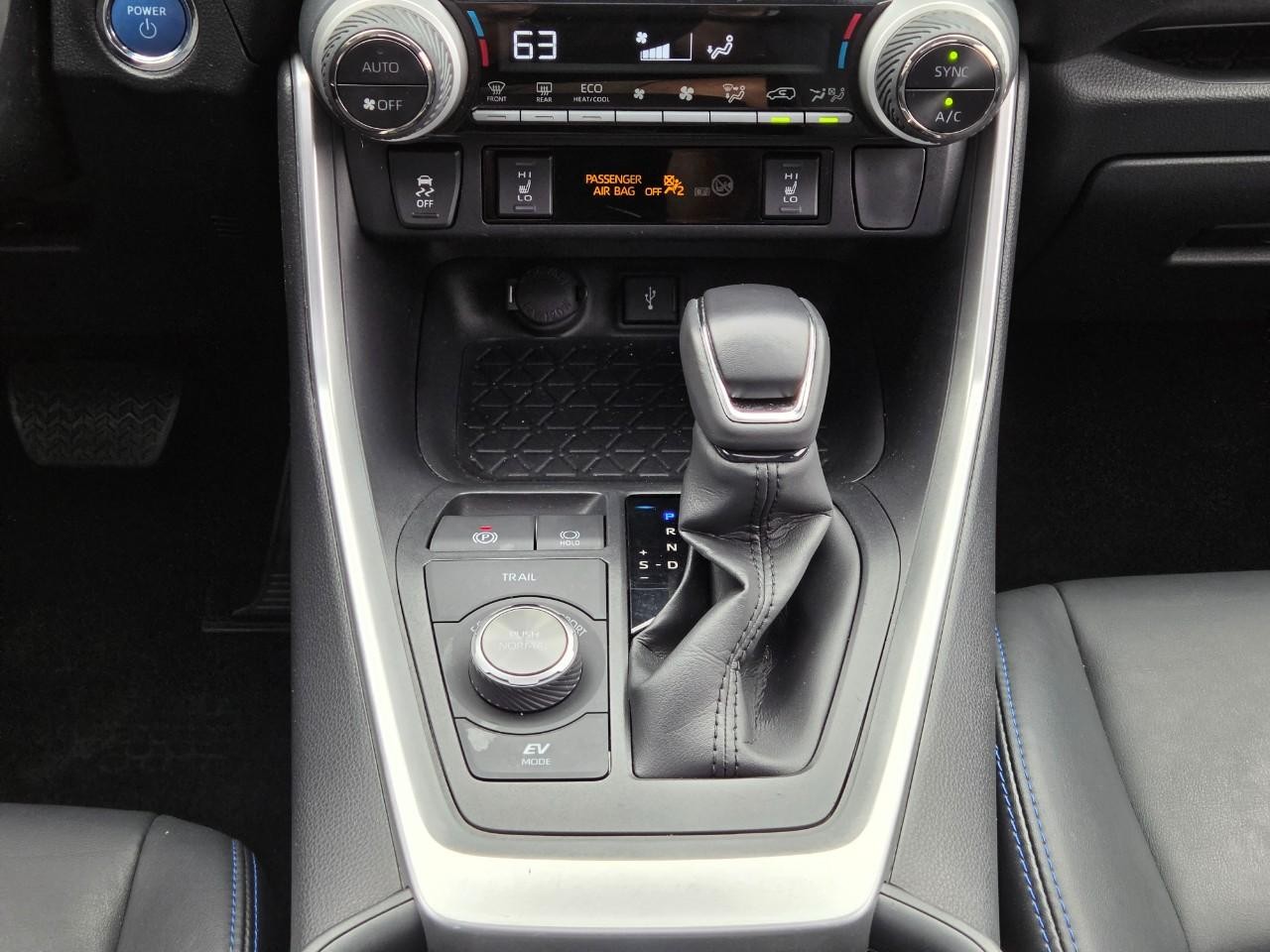 Toyota RAV4 Vehicle Image 12