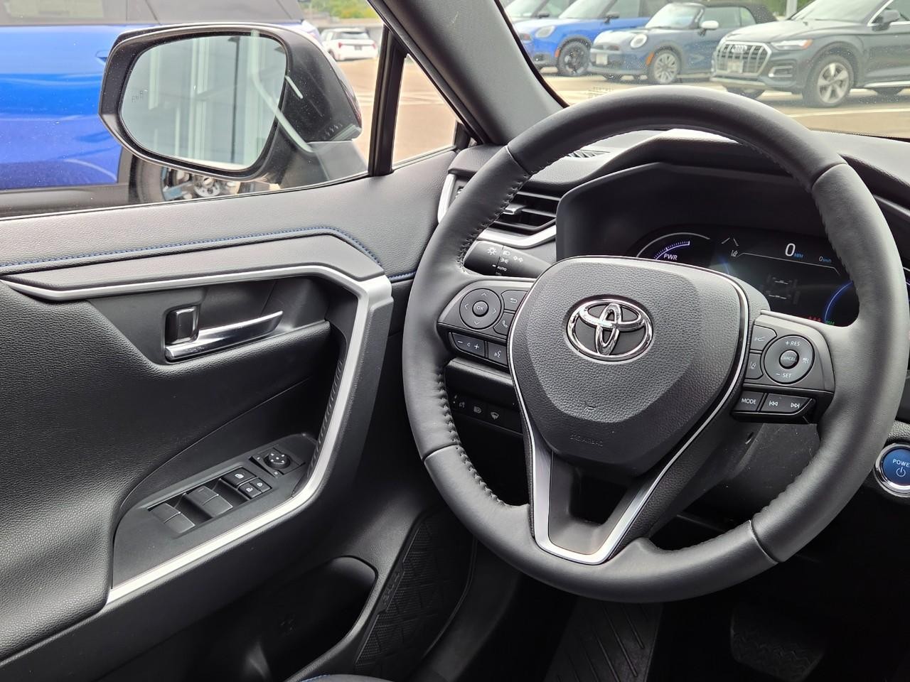Toyota RAV4 Vehicle Image 13