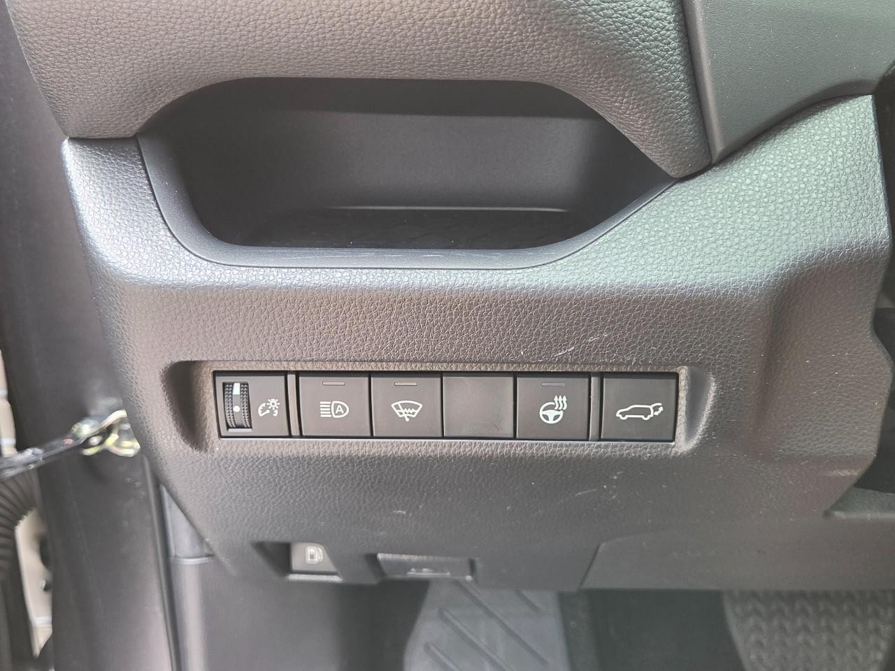 Toyota RAV4 Vehicle Image 15