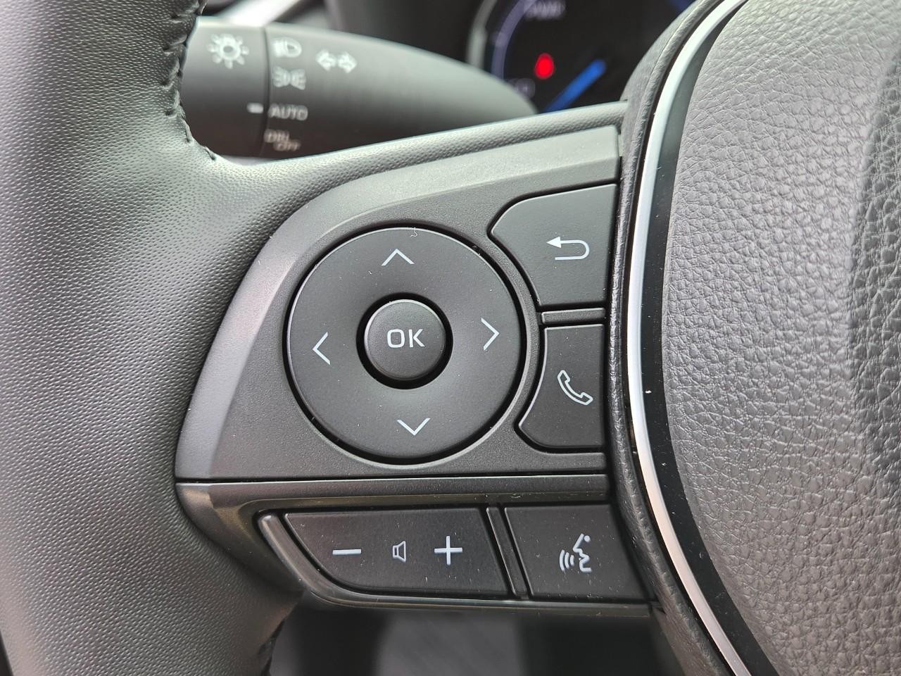 Toyota RAV4 Vehicle Image 16