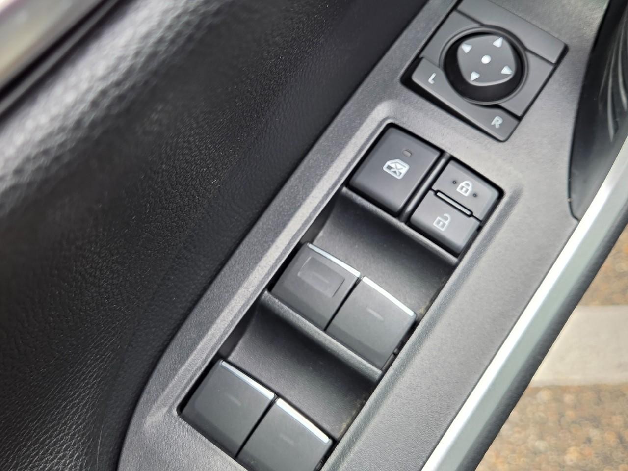Toyota RAV4 Vehicle Image 21