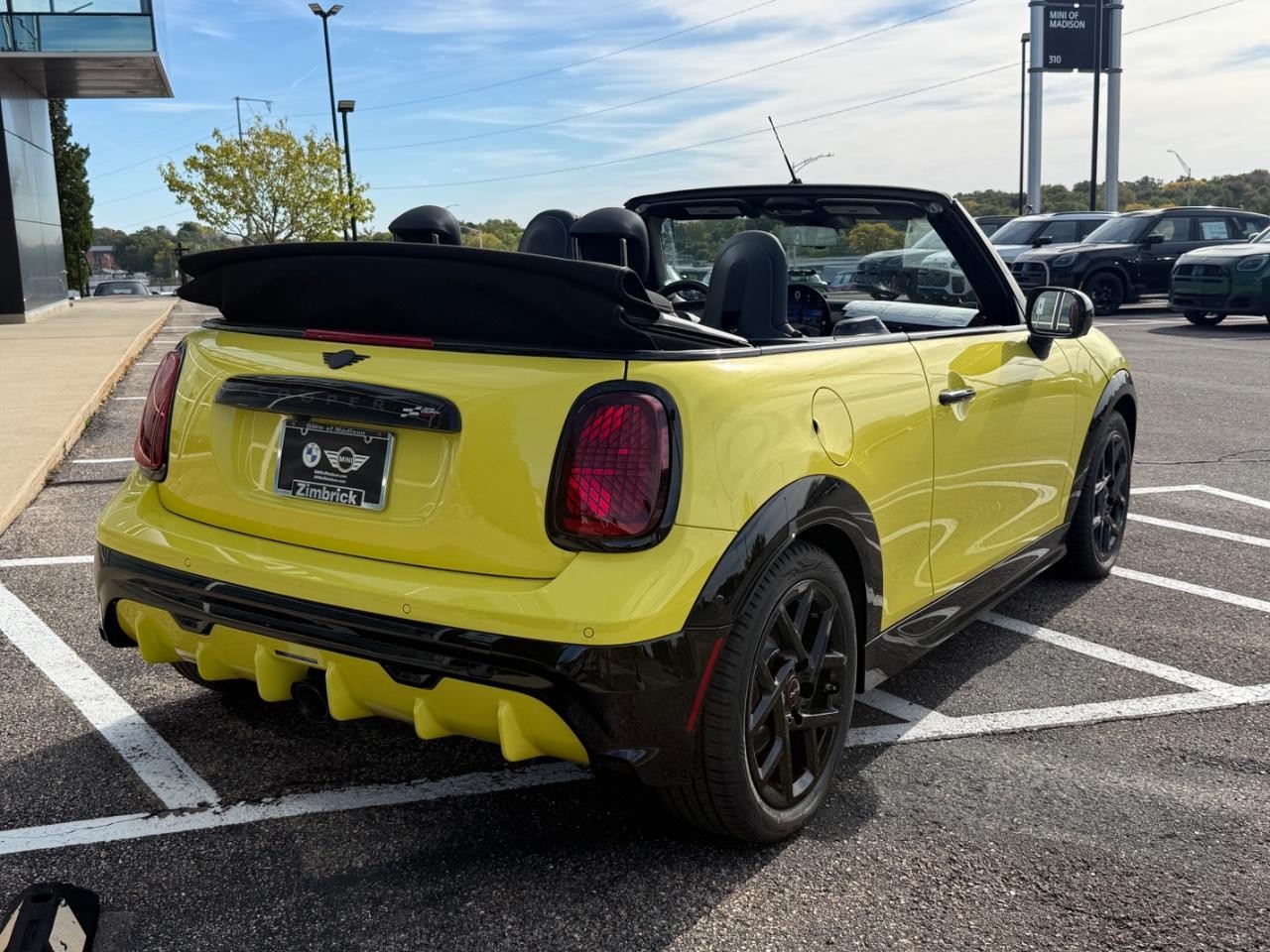 MINI John Cooper Works Vehicle Image 03