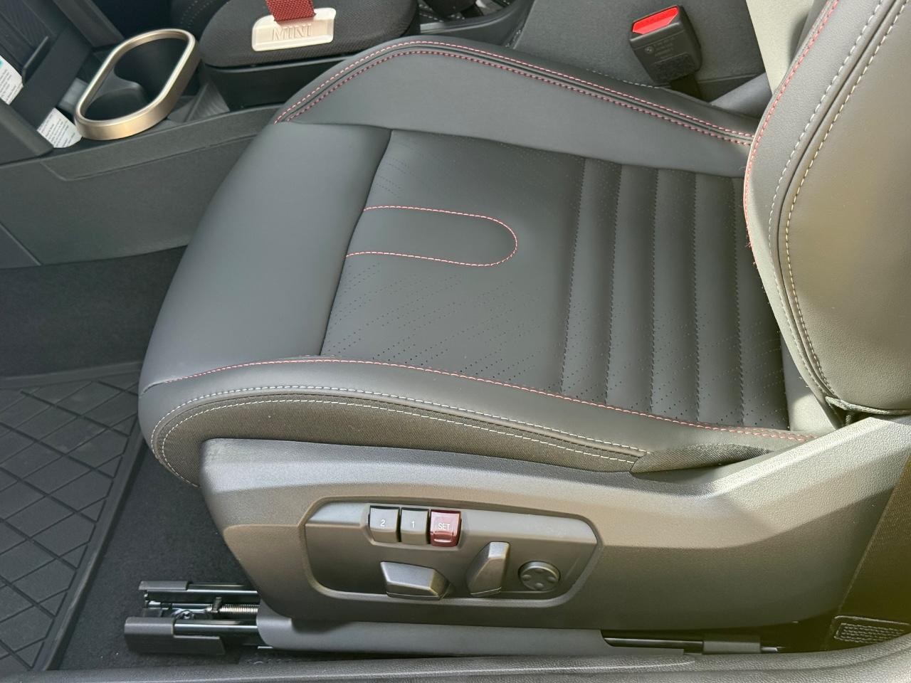 MINI John Cooper Works Vehicle Image 15