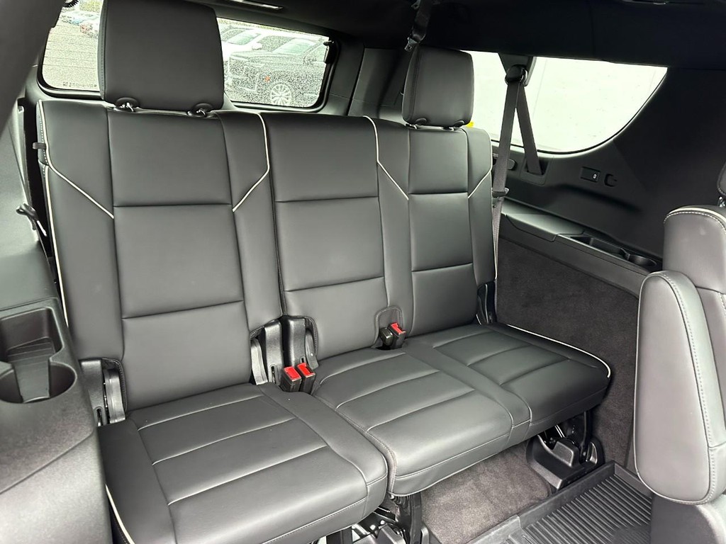 Cadillac Escalade ESV Vehicle Full-screen Gallery Image 10