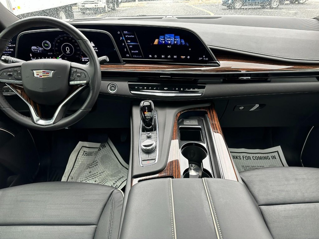 Cadillac Escalade ESV Vehicle Full-screen Gallery Image 12