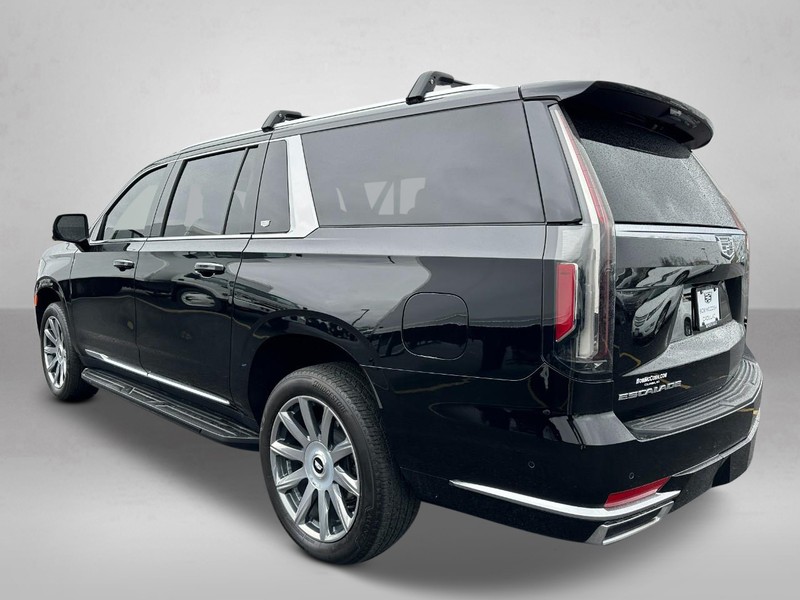 Cadillac Escalade ESV Vehicle Full-screen Gallery Image 07
