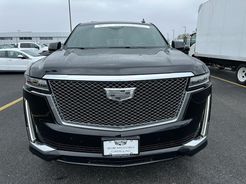 Cadillac Escalade ESV Vehicle Full-screen Gallery Image 09