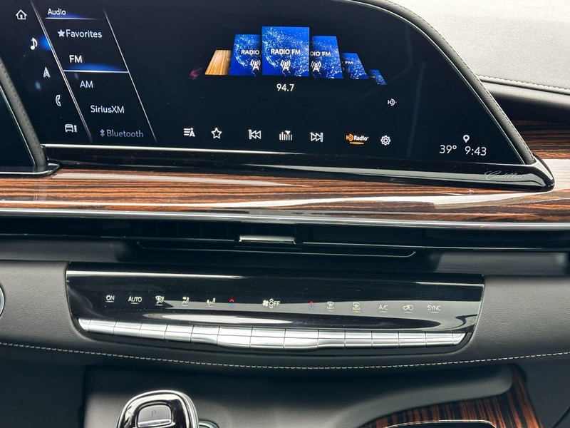 Cadillac Escalade ESV Vehicle Full-screen Gallery Image 14