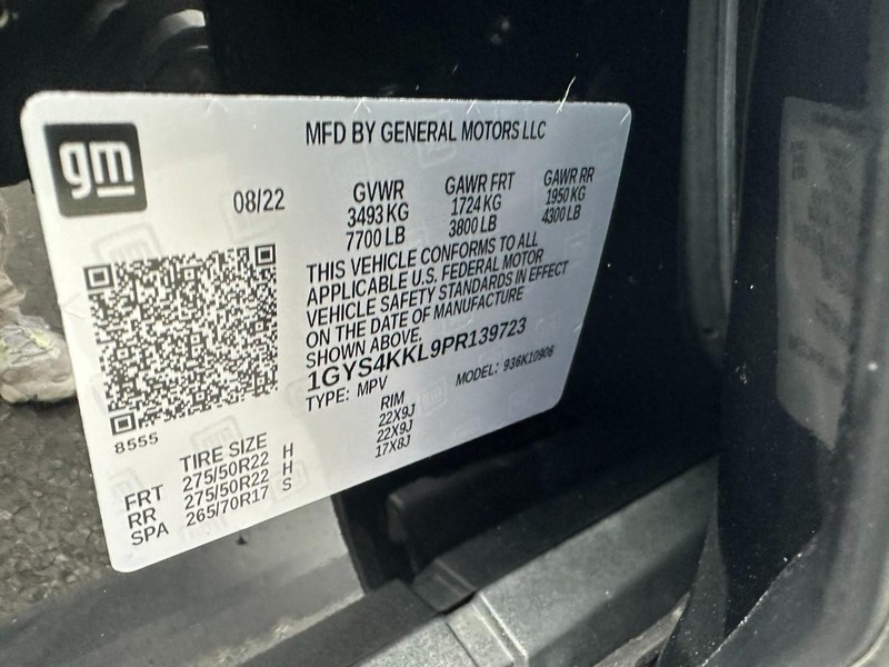 Cadillac Escalade ESV Vehicle Full-screen Gallery Image 25