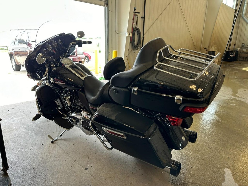 Harley-Davidson   Vehicle Full-screen Gallery Image 06