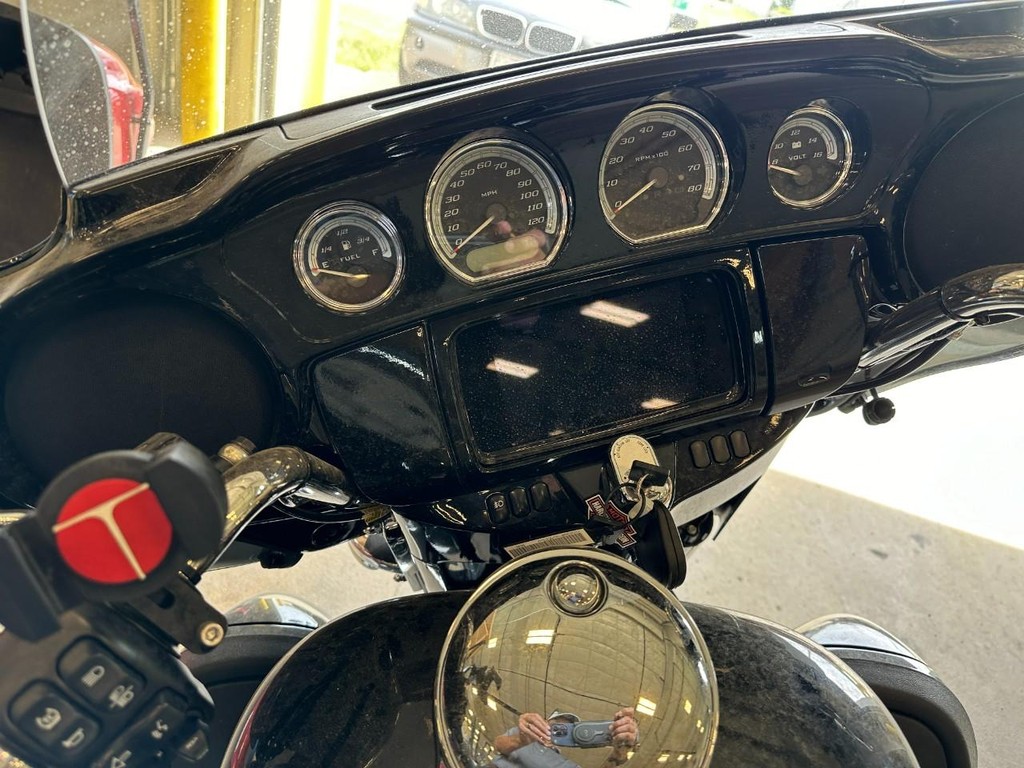 Harley-Davidson   Vehicle Full-screen Gallery Image 08