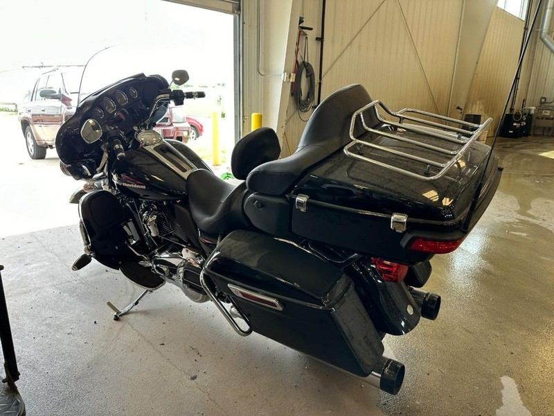 Harley-Davidson   Vehicle Full-screen Gallery Image 06