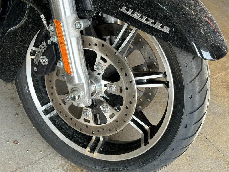 Harley-Davidson   Vehicle Full-screen Gallery Image 12