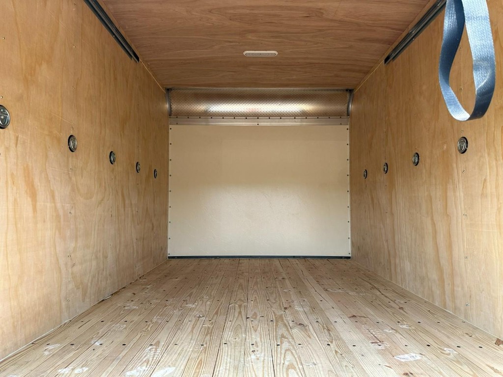 Chevrolet 4500 LCF Gas Vehicle Full-screen Gallery Image 04