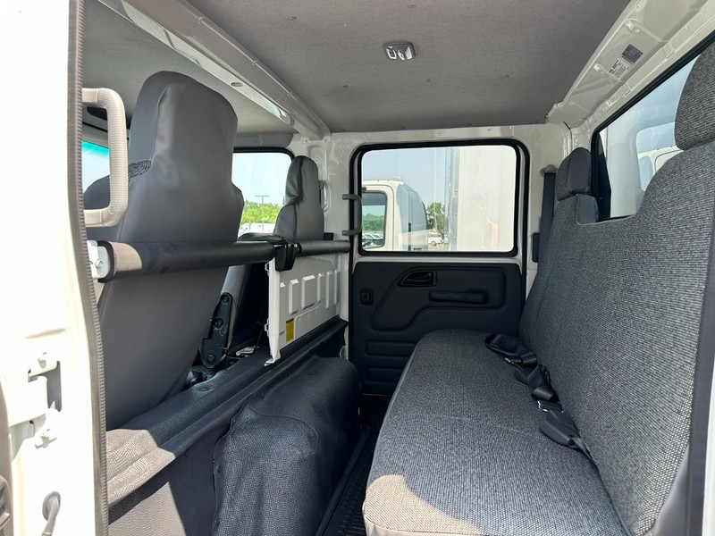 Chevrolet 4500 LCF Gas Vehicle Full-screen Gallery Image 05