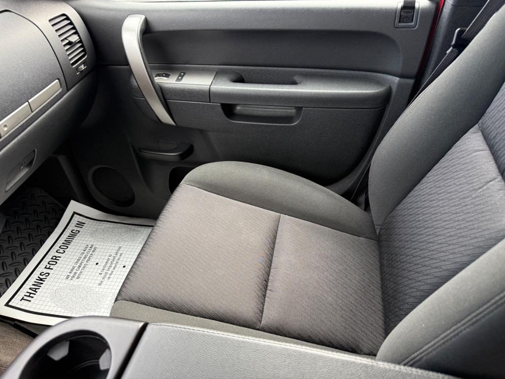 Chevrolet Silverado 1500 Vehicle Full-screen Gallery Image 17