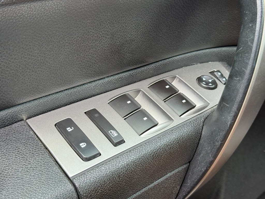 Chevrolet Silverado 1500 Vehicle Full-screen Gallery Image 19