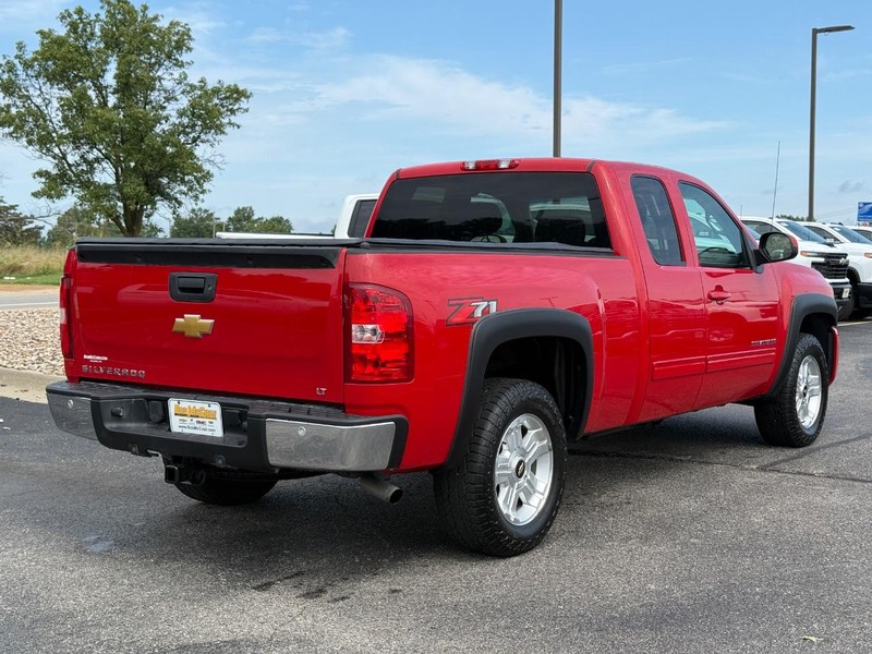Chevrolet Silverado 1500 Vehicle Full-screen Gallery Image 03