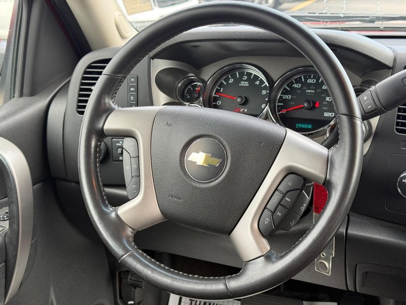Chevrolet Silverado 1500 Vehicle Full-screen Gallery Image 12