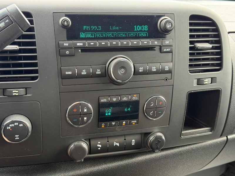 Chevrolet Silverado 1500 Vehicle Full-screen Gallery Image 16