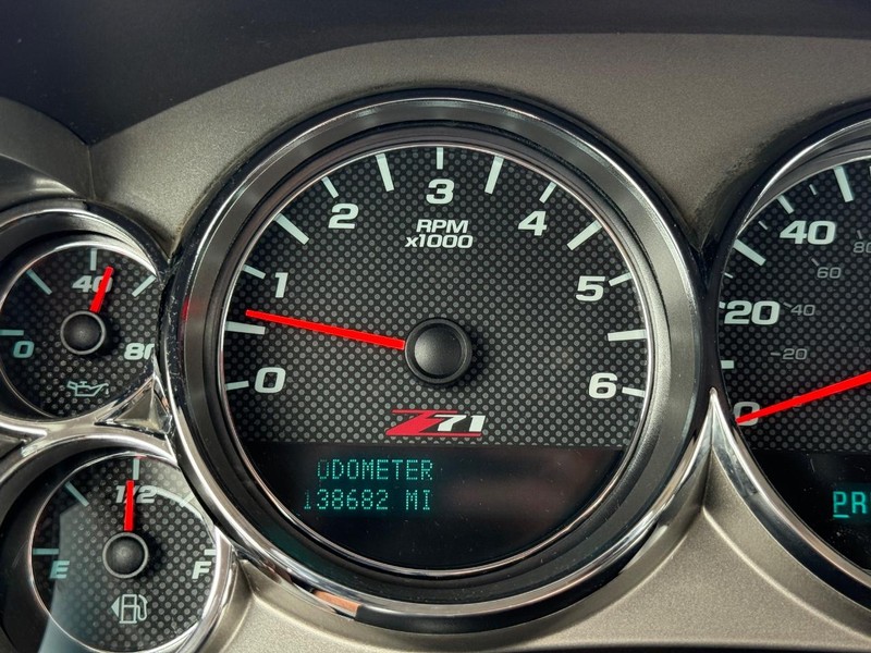 Chevrolet Silverado 1500 Vehicle Full-screen Gallery Image 18