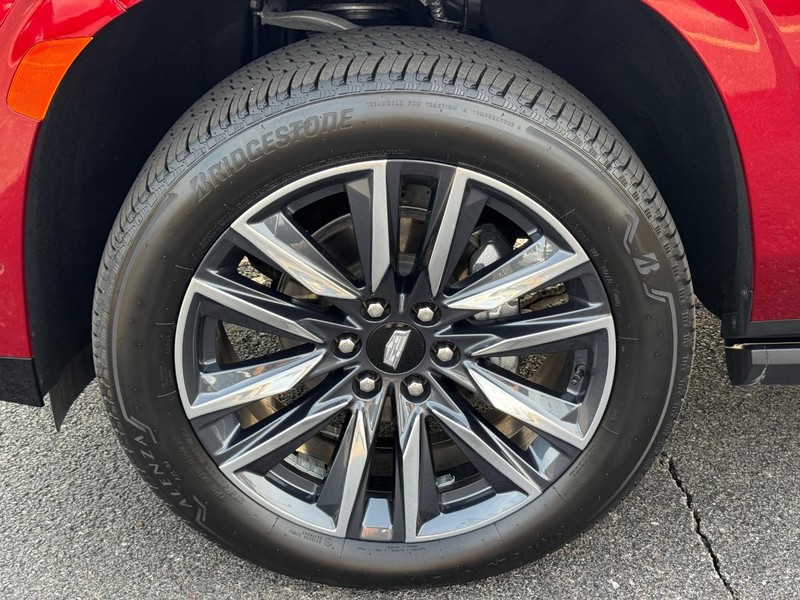 Cadillac Escalade ESV Vehicle Full-screen Gallery Image 09