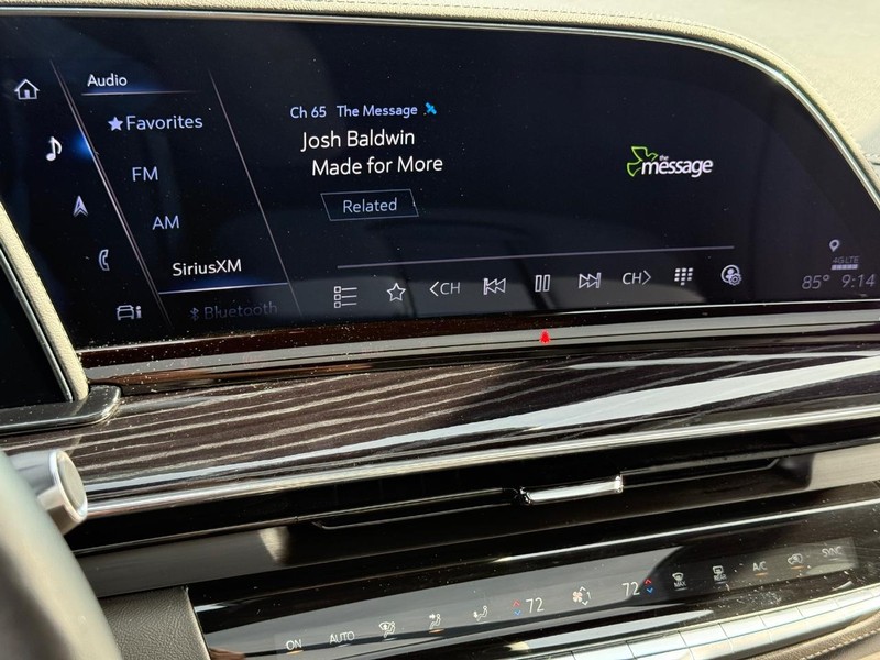 Cadillac Escalade ESV Vehicle Full-screen Gallery Image 19