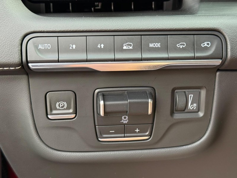 Cadillac Escalade ESV Vehicle Full-screen Gallery Image 26