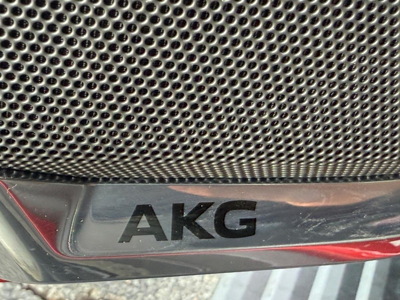 Cadillac Escalade ESV Vehicle Full-screen Gallery Image 29