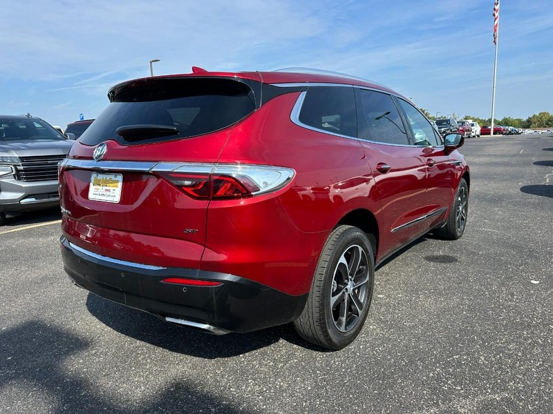Buick Enclave Vehicle Full-screen Gallery Image 03