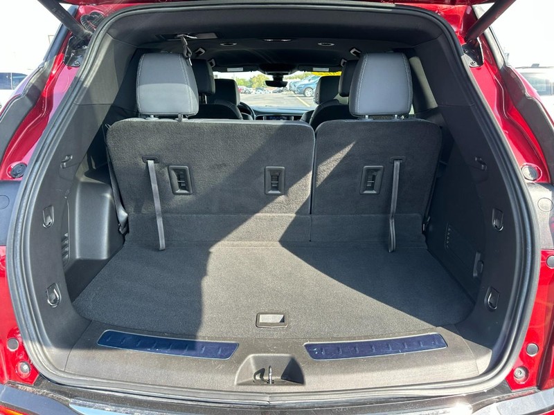 Buick Enclave Vehicle Full-screen Gallery Image 05