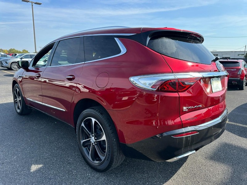 Buick Enclave Vehicle Full-screen Gallery Image 07