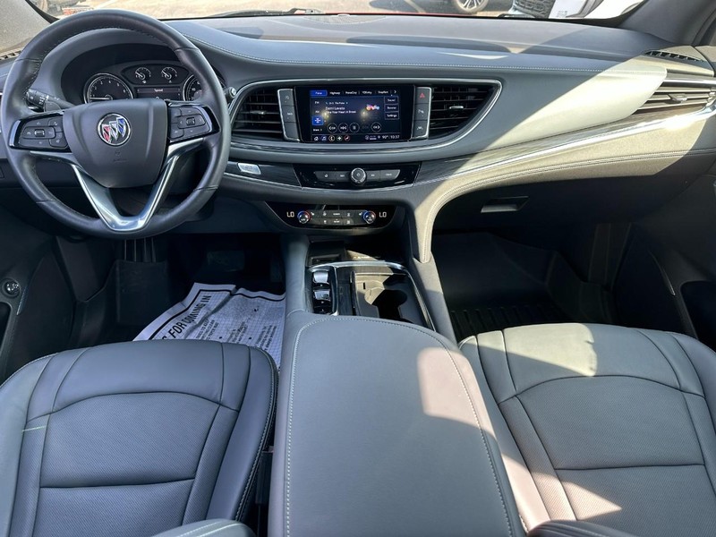 Buick Enclave Vehicle Full-screen Gallery Image 13