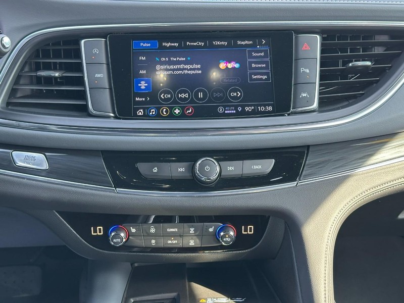 Buick Enclave Vehicle Full-screen Gallery Image 15