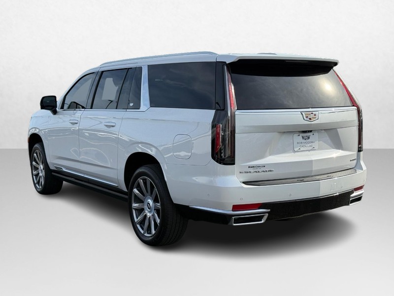 Cadillac Escalade ESV Vehicle Full-screen Gallery Image 05