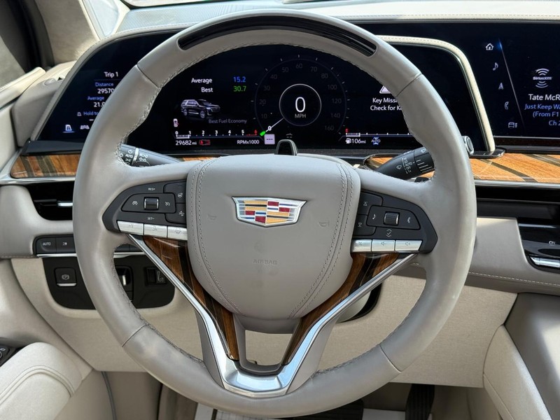 Cadillac Escalade ESV Vehicle Full-screen Gallery Image 17
