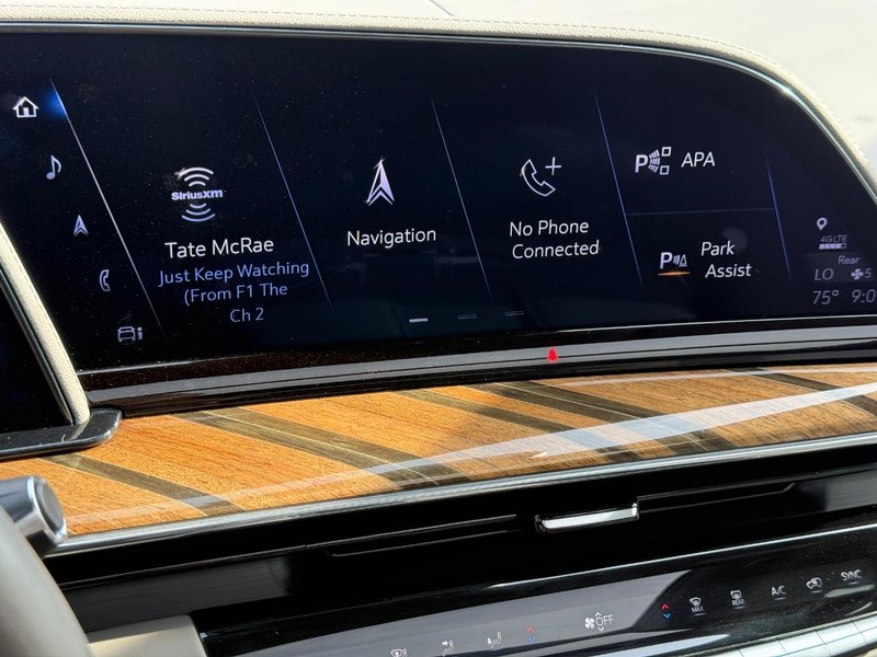 Cadillac Escalade ESV Vehicle Full-screen Gallery Image 21