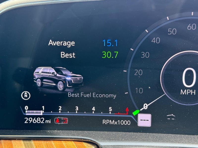 Cadillac Escalade ESV Vehicle Full-screen Gallery Image 27