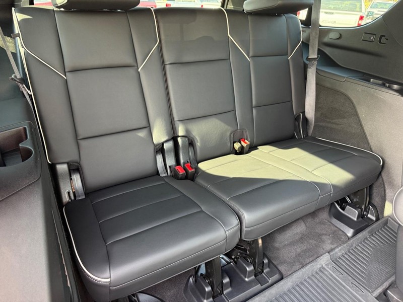 Cadillac Escalade Vehicle Full-screen Gallery Image 10